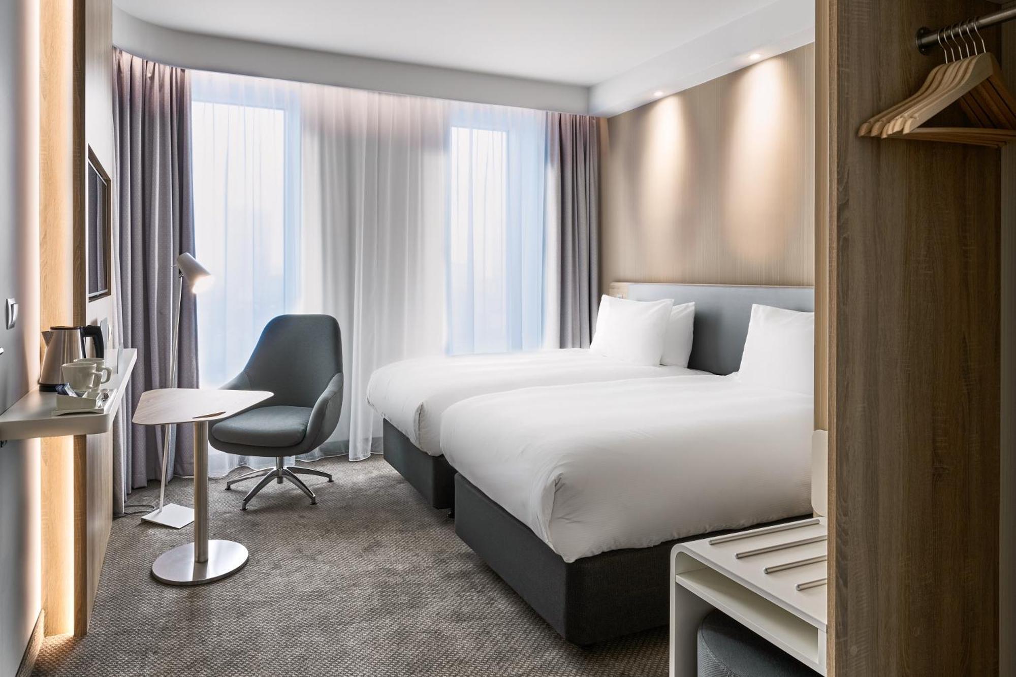Standard Twin Room City View